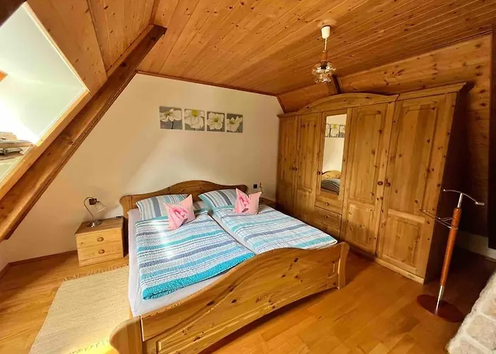 Ingrid Gemuetliches Im Gruenen بيت للعطل